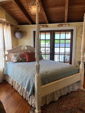 2 bedrooms, desk, free WiFi, bed sheets
