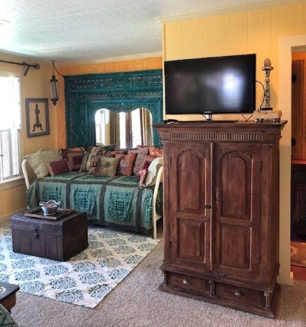 Smart TV, fireplace, DVD player, books