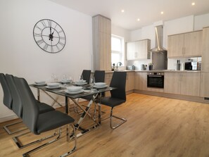 Cookware/dishes/utensils - Sea Nest (Torquay)