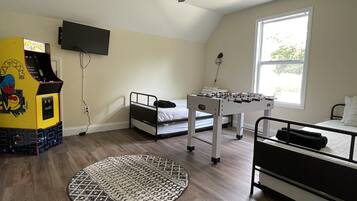 3 bedrooms, desk, free WiFi, bed sheets