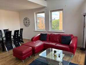 TV, fireplace - The OVO Hydro Penthouse With Free Parking (Glasgow)