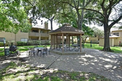 PRIVATE CONDO NEAR DOWNTOWN