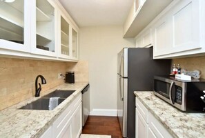 Fridge, microwave, oven, stovetop - PRIVATE CONDO NEAR DOWNTOWN  (Houston)