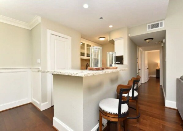 Dining - PRIVATE CONDO NEAR DOWNTOWN  (Houston)