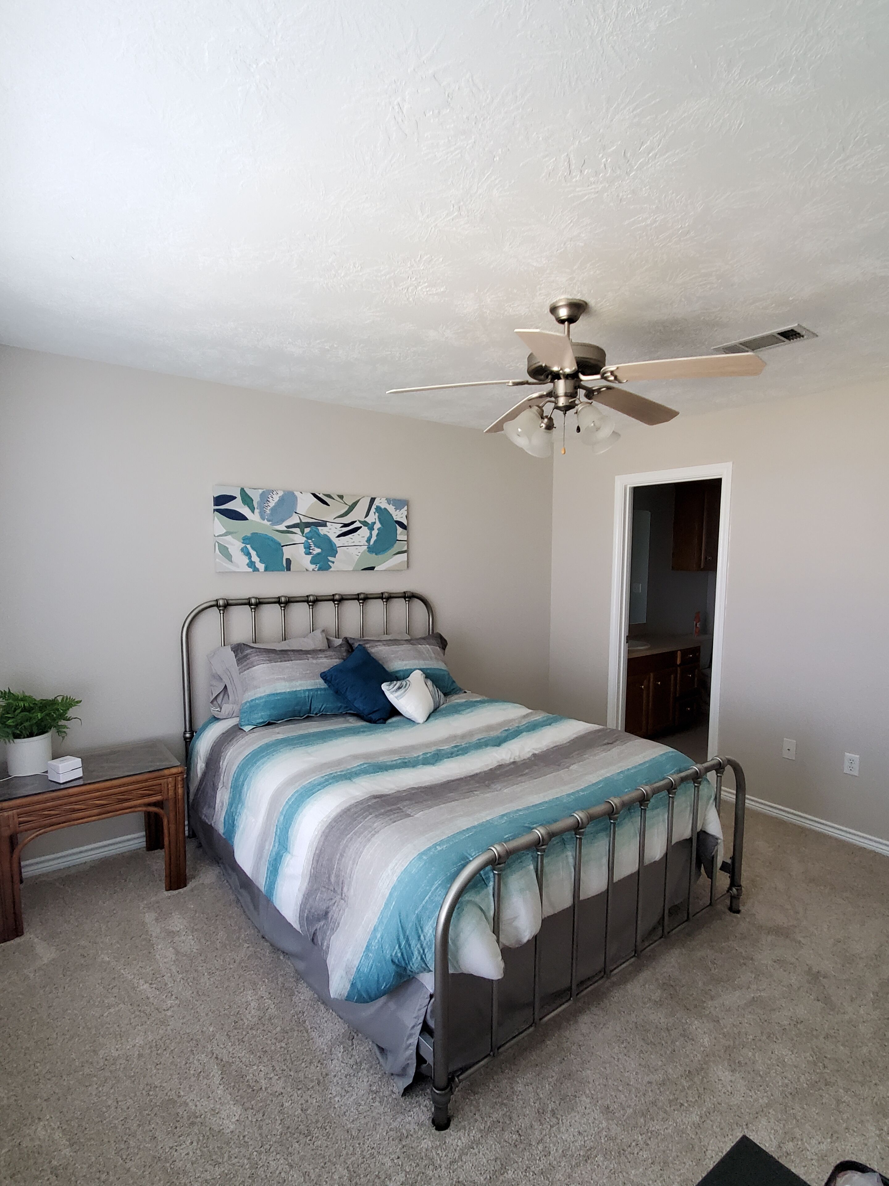 3 多间卧室、免费 WiFi、床单