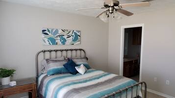 3 多间卧室、免费 WiFi、床单