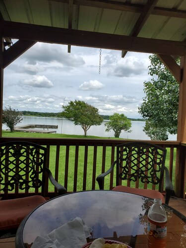 Waterfront Retreat, Lake Limestone