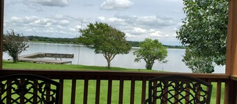 Waterfront Retreat, Lake Limestone
