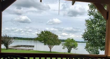 Waterfront Retreat, Lake Limestone