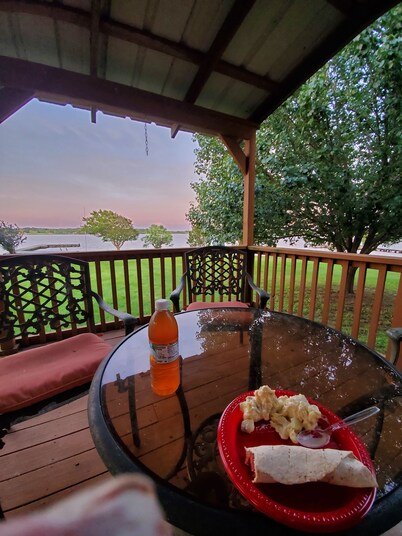 Waterfront Retreat, Lake Limestone