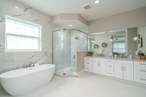 Bathroom - 661 Estero Blvd by Coastal Vacation Properties (Fort Myers Beach)