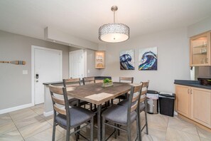 Dining room - Island Winds 502 by Coastal Vacation Properties (Fort Myers Beach)