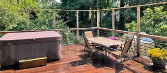 Olympic Hills six bed haven with hot tub and grill