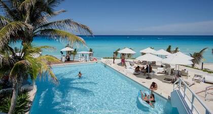 Ocean and Lagoon stunning views, balcony, spa, gym, beach, pool