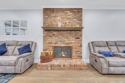 Cozy Family Home | Fireplace | 1 HR To NYC
