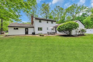 Exterior - Modern Home w. Large Dining Area | Playset & WiFi (Suffern)