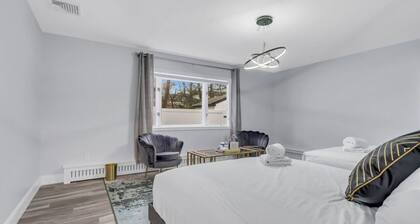 Modern Home w. Large Dining Area | Playset & WiFi