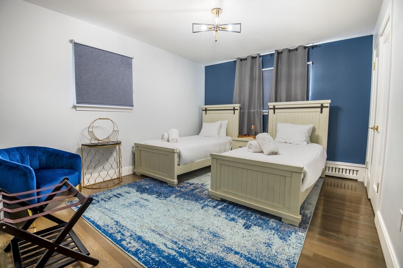 5 bedrooms, desk, iron/ironing board, travel cot