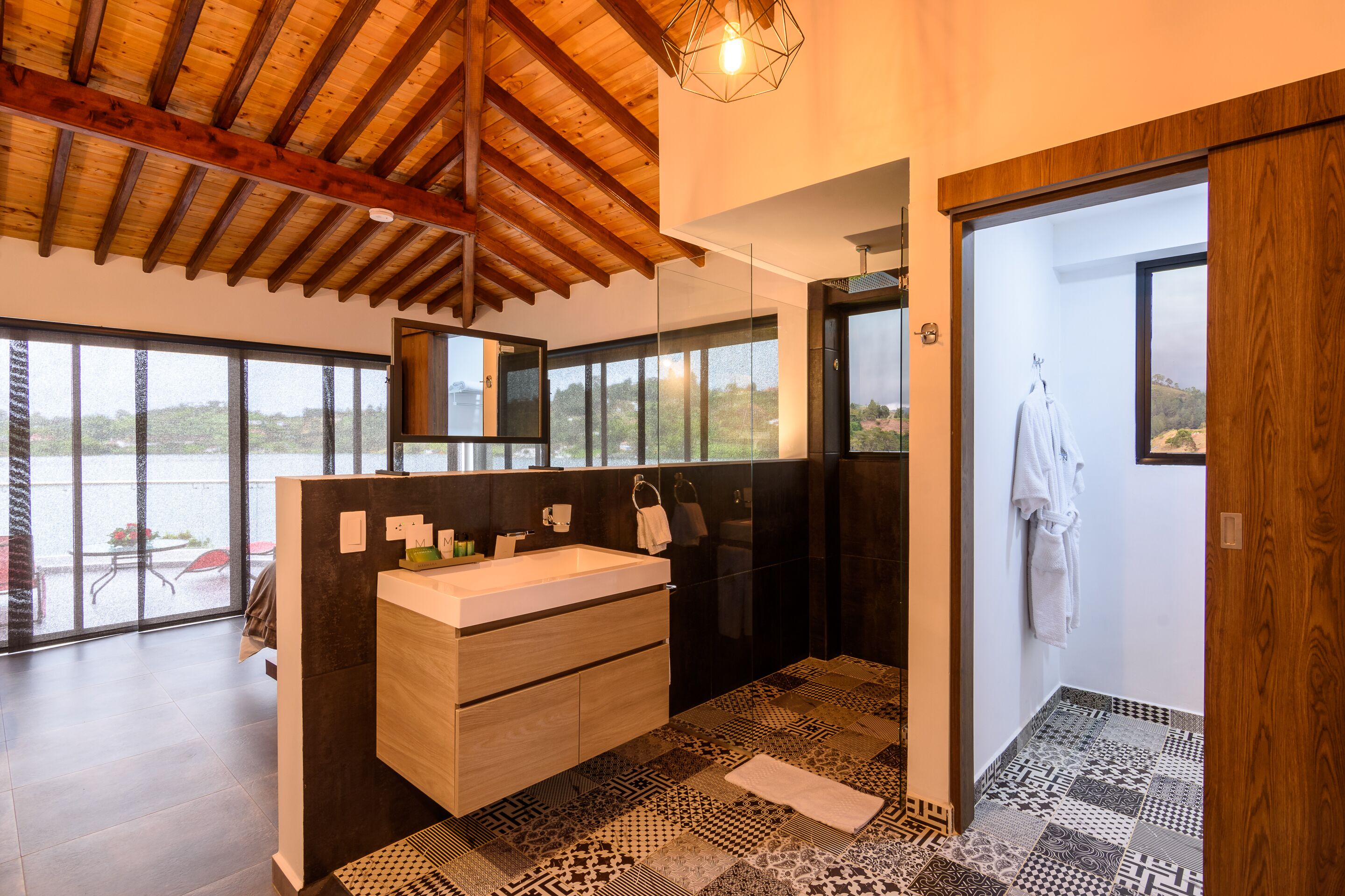 junior room | bathroom | shower, free toiletries, hair dryer, towels