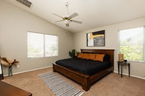 3 bedrooms, iron/ironing board, free WiFi, bed sheets - Walk to Stadium|Westgate|Glendale (Glendale)