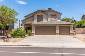 Exterior - Walk to Stadium|Westgate|Glendale (Glendale)