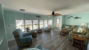 Smart TV, chimenea y videojuegos