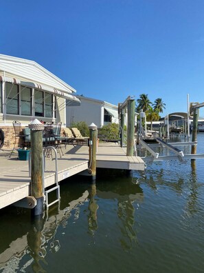 Een verwarmd zwembad