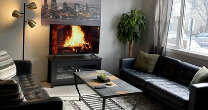 Cozy 2BR haus inn Pilsen with patio and fire pit 🔥