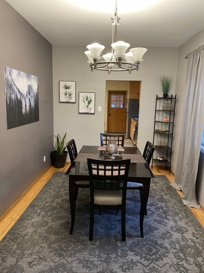 Dining - Cozy 2BR haus inn Pilsen with patio and fire pit 🔥 (Chicago)