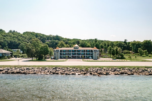 المنشأة من الخارج