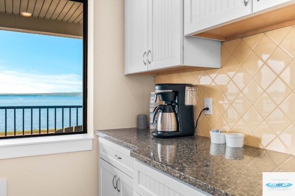 Coffee/tea maker, microwave