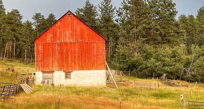Nemo Farmhouse on Centennial Trail With a View