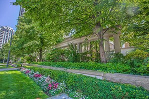 Property grounds - Beautiful Luxury Condo for families or 5 People (Toronto)