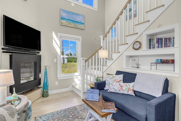 Smart TV, fireplace
