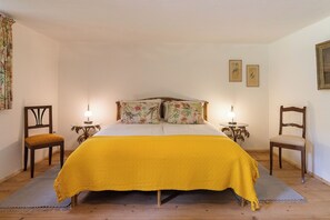 1 bedroom, bed sheets