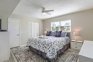 3 bedrooms, desk, iron/ironing board, free WiFi