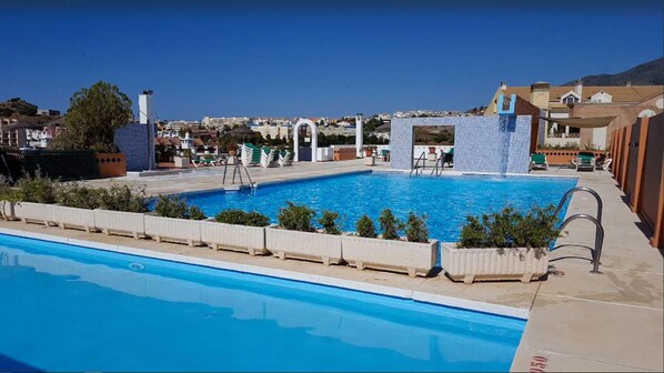 حمّام سباحة خارجي