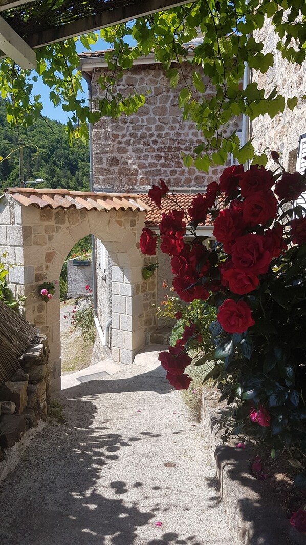 Enceinte de lâhĂ©bergement