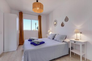 4 bedrooms, iron/ironing board, free WiFi, bed sheets