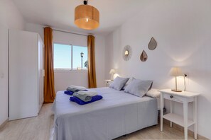 4 bedrooms, iron/ironing board, free WiFi, bed sheets