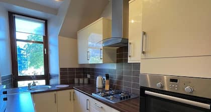 No 10 - Immaculate top floor city centre two bed flat suitable for 4 guests.