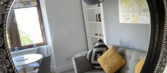 No 10 - Immaculate top floor city centre two bed flat suitable for 4 guests.