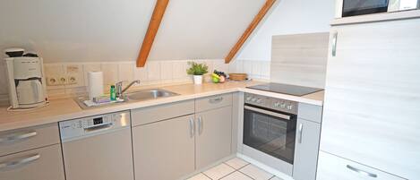 Køleskab, mikrobølgeovn, ovn, opvaskemaskine