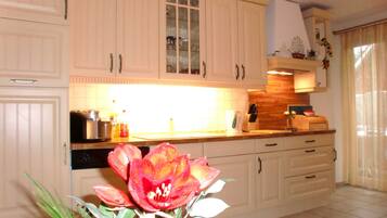 Kühlschrank, Mikrowelle, Geschirrspüler