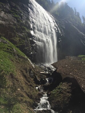 Unclassified image, 4 of 54, button