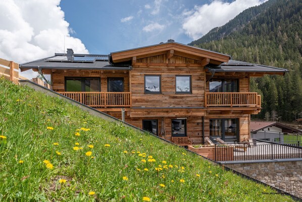 Unclassified image, 1 of 54, button