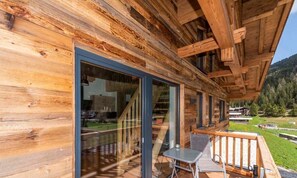 Unclassified image, 2 of 54, button