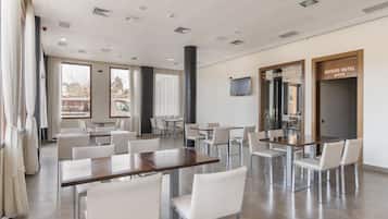 Cà phê và/hoặc dụng cụ pha