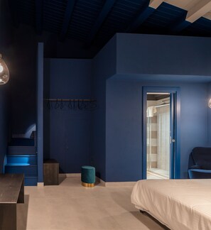 3 dormitorios, tabla de planchar con plancha, cuna de viaje