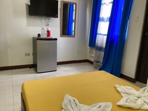 Standard Triple Room | Bed sheets - OYO 815 Carisil Bldg (Mandaue)